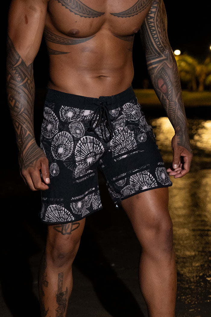 Kamekona Kane Shorts (Short Length)