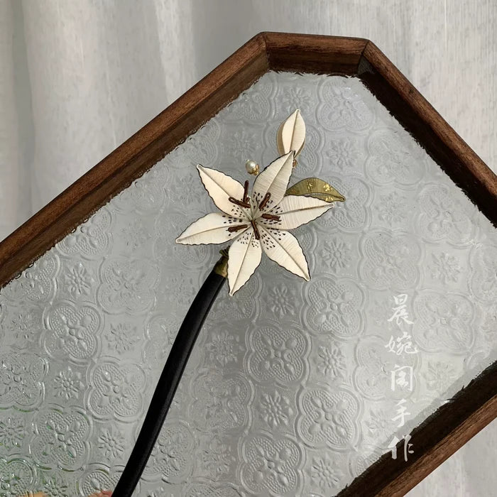 PF049 - Lily Chanhua Brooch - Wholesale