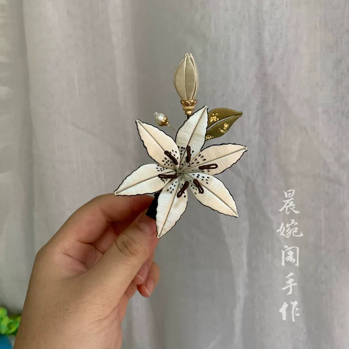 PF049 - Lily Chanhua Brooch - Wholesale