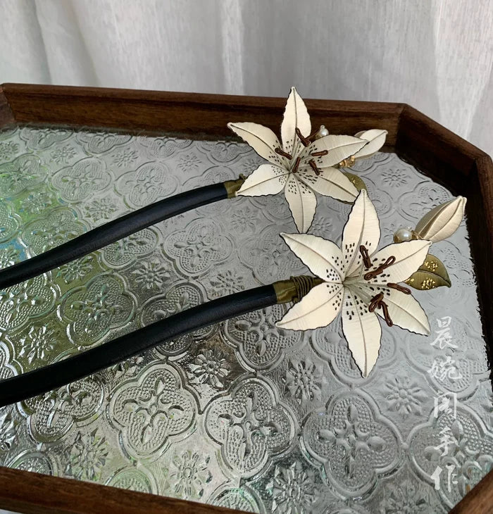 PF049 - Lily Chanhua Brooch - Wholesale
