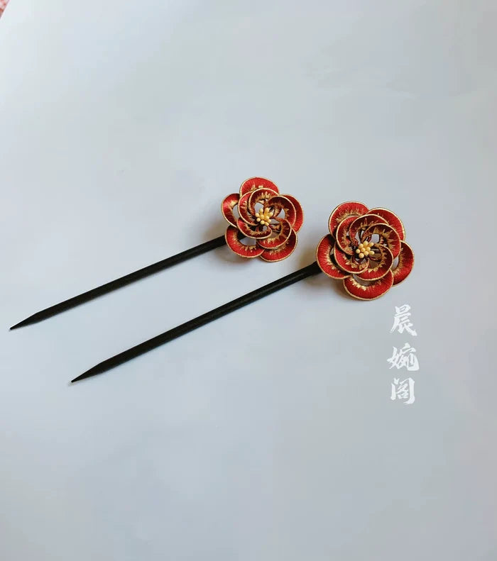 PF049 - Lily Chanhua Brooch - Wholesale