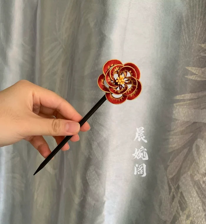 PF049 - Lily Chanhua Brooch - Wholesale