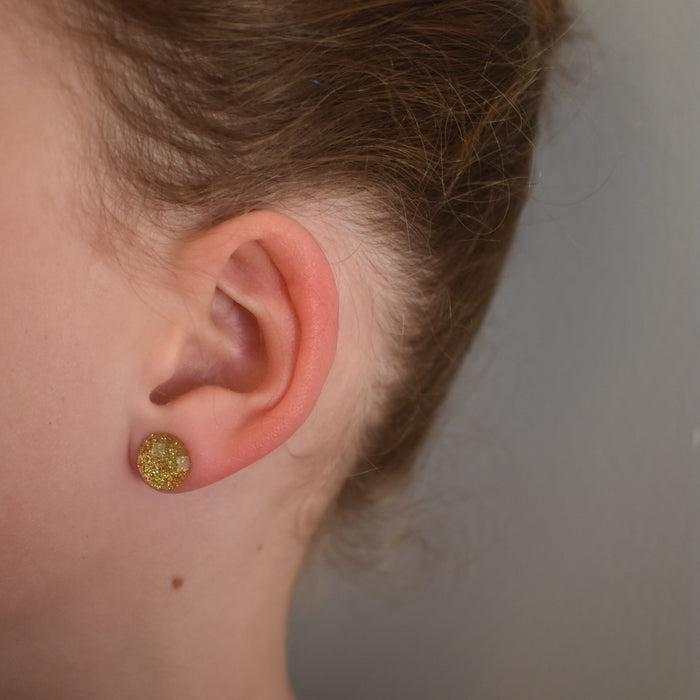 Round gold resin stud earrings