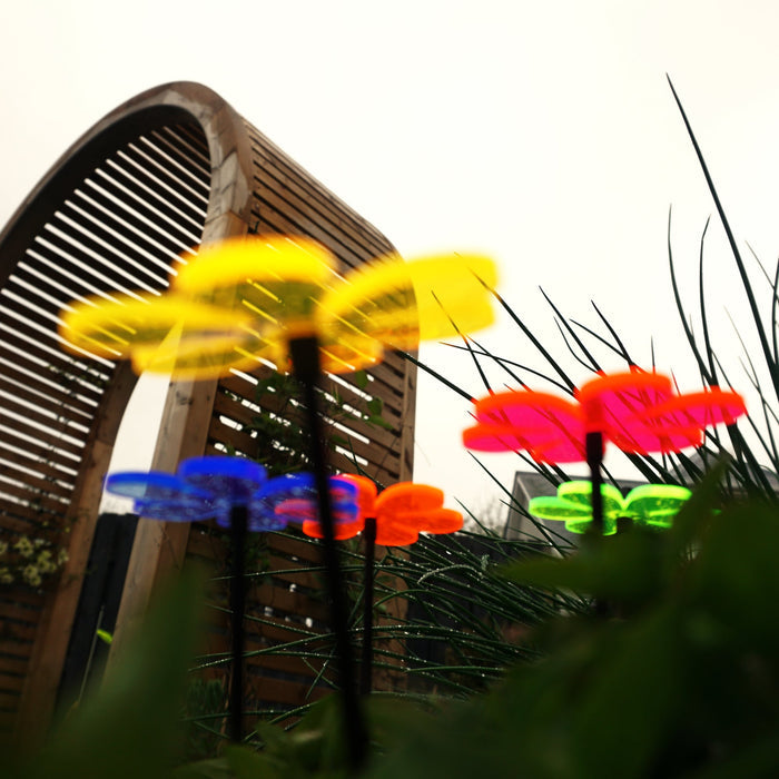 SunCatcher® Set of 5 Handmade Daisy Garden Stakes | Premium Acrylic Garden Flowers | 3 Sizes & 6 Colours