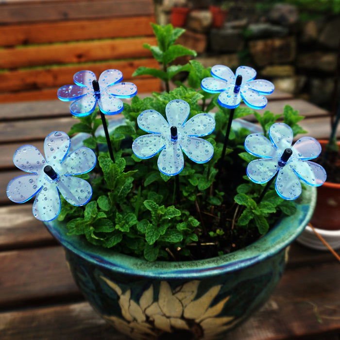 SunCatcher® Set of 5 Handmade Daisy Garden Stakes | Premium Acrylic Garden Flowers | 3 Sizes & 6 Colours