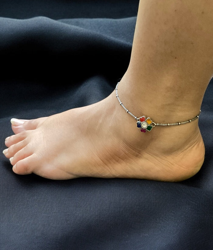 The Naisha Silver Kundan Anklet (Multi)